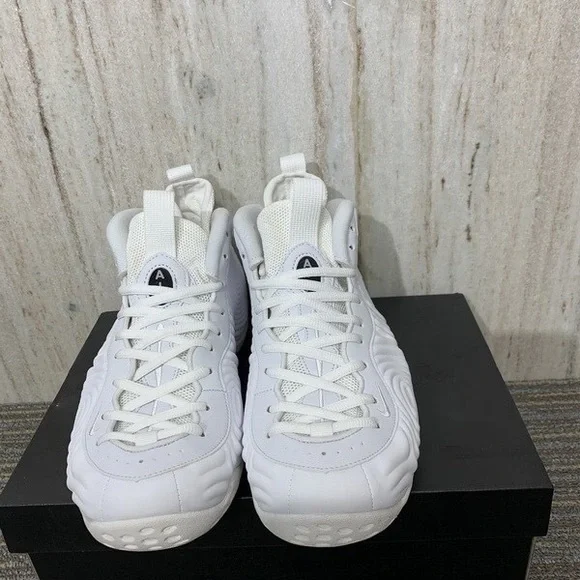 Authentic CDG x Nike Air Foamposite One White COMME des GARÇONS x Nike Air Foamposite One Collab | Hypebae main image 3